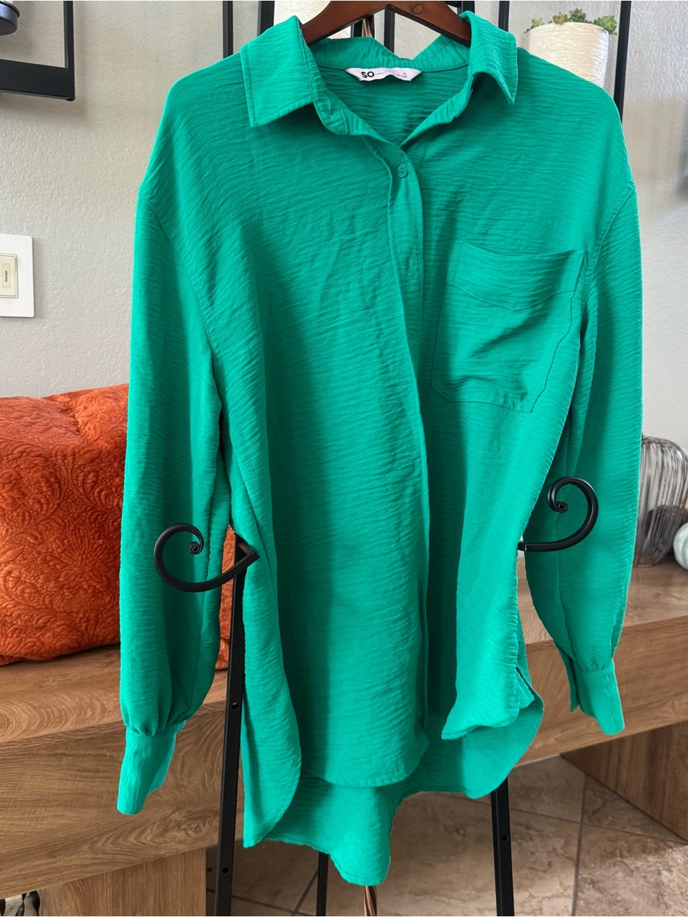 SO Women's Button-Down Collared Shirt in Teal Green